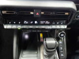 車内の温度管理に便利なオートエアコン☆