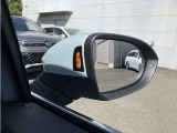 後側方の車両を検知し、ドライバーへ注意を促すレーンチェンジアシスト。