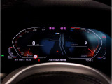 【BMWライブ・コックピット】コントロール・ディスプレイとインスツルメント・ディスプレイから構成されるディスプレイ・ネットワークにすべての情報がより分かりやすく表示されます。