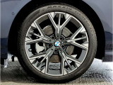 【BMWアロイホイル】軽量かつ強度に拘ったアロイホイル。走行性能ポテンシャルを引き出す設計。車の足元を引き締めてくれる大きなポイントはアロイホイルです。