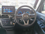 広々とした運転席になります