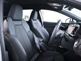 ●S-lineではお車のスポーティな個性をさらに際立てます。インテリアの上質なディティールが魅力をさらに演出します。