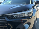 LEDヘッドライトは、点灯の瞬間から最大光量を発揮し、突然暗くなるトンネルなどでの安定感を高めます。