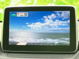 テレビ映像を表示できる画面を備えており、停車中の待ち時間に番組を視聴して過ごせます。映像表示に対応した装備があることで、休憩時やお出かけ先でのひとときにも便利です。