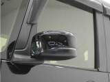 ◆ドアミラーウインカー◆ドアミラーにウインカーを装備しています。対向車に自身の進行方向を合図し安全に運転できます。