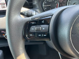 ステアリングにオーディオ操作スイッチが付いています。オーディオ画面に直接タッチしなくても操作が出来ますので、運転に集中できます。