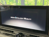 【メーカー純正ナビ】インテリアに溶け込むスタイリッシュな「専用設計」メーカーナビを装備♪視認性や操作性など基本性能にも優れ、より上質なカーライフをお楽しみいただけます。