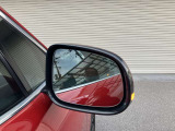 ブラインドスポットモニター付きドアミラー、車線変更時の危険を回避できます。
