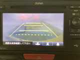 【バックカメラ】運転が苦手な方も車庫入れラクラクです!ギアをリバースに入れれば自動的に切り換わりますので、面倒な操作は不要です♪狭い駐車場もお車を傷つけず安心ですね!