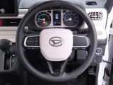 運転する方の体格に合わせてハンドルの高さを変えられるチルトステアリング。しっくりくる位置でハンドルを握れます。
