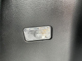 夜の荷室を明るくするラゲッジルーランプです。