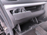 カップホルダーは運転席や助手席からちょうど手の届く位置です!!
