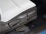 ◆シートハイトアジャスター◆運転席を上下に高さ調節ができます!運転ポジションを体格に合わせてシート調整できます。