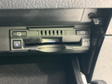 ETC車載器を備え、高速道路や有料道路の料金所をスムーズに通過したい場面に役立ちます。ETCを利用することで、停車して料金を支払う手間を減らせる便利な装備です。