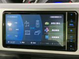 ナビやFM・AM、テレビなどのメニューが並び、目的に応じて機能を選びやすい構成です。検索項目も画面上で確認でき、日常のお出かけを便利にサポートします。