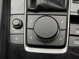 【コマンダーコントロール】ナビの操作はシンプルで使いやすく、機能を覚えやすいボタン配置で手元を見ることなく操れるようになっています!