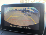 後方画像をクリアに映し出すリヤビューモニター!ガイドラインで距離感や車幅が掴みやすく、バック駐車や狭い場所での取り回しもスムーズに行えます。毎日の駐車を安全に支える頼もしい機能です。