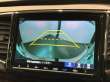 リバースギアに入れるだけで後方の表示へ切り替わります。夜間や雨の日の駐車も楽になりますよ。