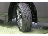 タイヤサイズ205/55R17。