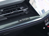 e-tronエンブレムです