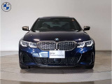 BMW代表的な特徴のキドニーグリル。BMWのすべてのモデルに採用され、BMWらしさを強調しております。