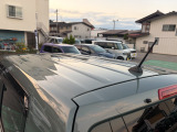 目立つキズ凹み等はありませんが、中古車という商品の特性ルーフには子キズや塗装しみがあります