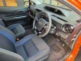 運転席です。ハンドルの右下にスイッチが並んでいます。