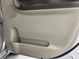 ドア内張に傷があります。