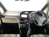 広々とした運転席まわりで、快適ドライブが楽しめます!
