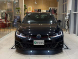 シンプルで力強い正面スタイルがVWらしい緊張感を演出。