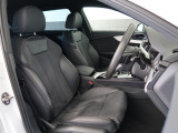 Audi車はどの車種も全てレザーハンドルです。そこにはAudiのこだわりがあり質感の高いレザーでしっかりと手に馴染み、高級感を演出します。