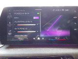 車内をやさしく照らすアンビエントライトが、時間帯やシーンに合わせて上質で心地よい空間を演出します。