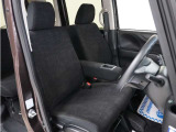 運転席のスペースはゆったりしていて、視界も広く確保されているので普段の運転からロングドライブまで快適です。