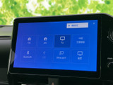 FM・AMやBluetooth、USBなどの選択肢が画面上に並び、使いたい音源を見つけやすい構成です。必要な項目を画面で確認でき、日常の移動でも扱いやすい装備です。