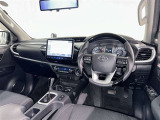 運転席まわりです。 各操作スイッチは使いやすい位置に配置されてます。