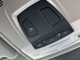 SOSコール装備です。緊急時は遠慮なく押してください。BMWメーカーエマージェンシーに直結致します。
