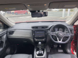 すっきりした運転席周りにはナビやエアコンの操作パネルを設置しておりますので、お一人での運転でもご安心できます。