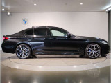 BMWでは重量配分にもこだわりがあり、FRモデルでは50:50とFFモデルでも60:40と前後の重量バランスにこだわり、軽快なハンドリングを実現しております。
