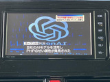 画面には映像が表示され、停車中にテレビや映像を楽しめます。オーディオ画面から選択できるため、休憩時間などに利用しやすく、車内で過ごすひとときの楽しみが広がります。