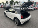 また、MINI正規認定中古車は、エマージェンシーサービスが自動付帯。24時間365日、皆様のカーライフをサポート致します。確かな安心のうえで、「駆けぬける歓び」をご堪能ください。