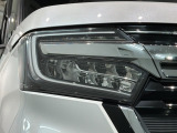 LEDヘッドライトは、点灯の瞬間から最大光量を発揮し、突然暗くなるトンネルなどでの安定感を高めます。