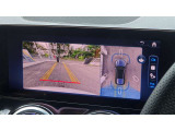 【360度カメラシステム】リバースと連動し、車両後方の映像をディスプレィに表示歪みの少ないカメラにより鮮明な画像で後退の運転操作をサポートします。