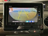 【バックカメラ】運転が苦手な方も車庫入れラクラクです!ギアをリバースに入れれば自動的に切り換わりますので、面倒な操作は不要です♪狭い駐車場もお車を傷つけず安心ですね!