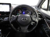 各操作スイッチなどもハンドルから手を放すことなく操作可能で安全運転に支援いたします!