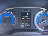 大きく見やすいメーター類!現在の燃費もここで確認できます。