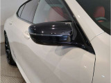 【BMWミラー】視認性の高いスタイリッシュなミラー。自動防眩機能も付いており夜間のドライビングをサポートします。