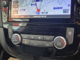お好みの温度に合わせれば自動的に調節、オートエアコン装備。年中快適な車内。