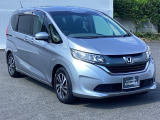 狭い駐車場でも、スライドドアならチャイルドシートへのお子さまの乗降や荷物の積載もスムーズ。