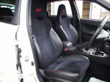 ☆ホールド性に優れたシート!運転席パワーシート装備で細かいシートポジションを設定可能♪