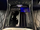 携帯電話のワイヤレス充電機能・タイプCのスポットがついております。